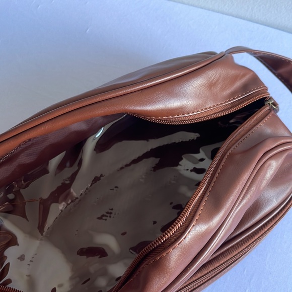 Original Penquin Toiletry Bag - Picture 5 of 6